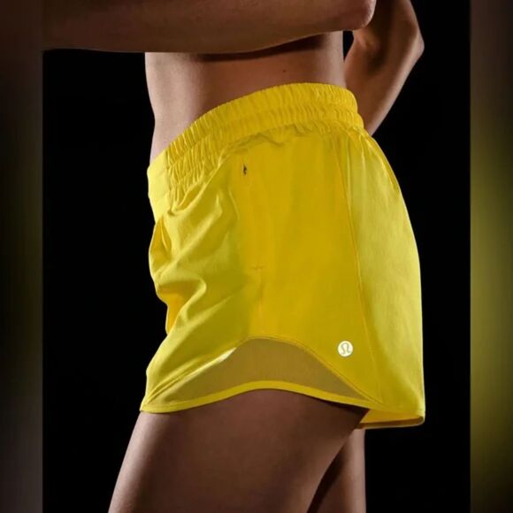 Lululemon Hotty Hot Low Rise Short 4"‎ Lined Sonic Yellow Size 14 NWT - Picture 6 of 6